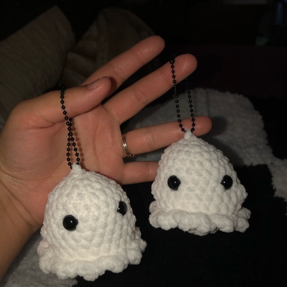 (Bundle of 4) Crochet Ghost Keychains👻 - Picture 4 of 7